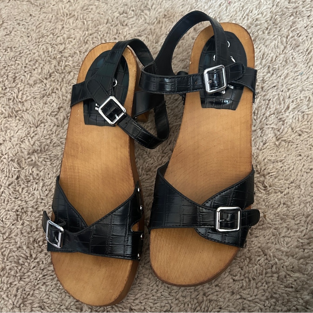 SHEIN Black Croc-Embossed Buckle Sandals